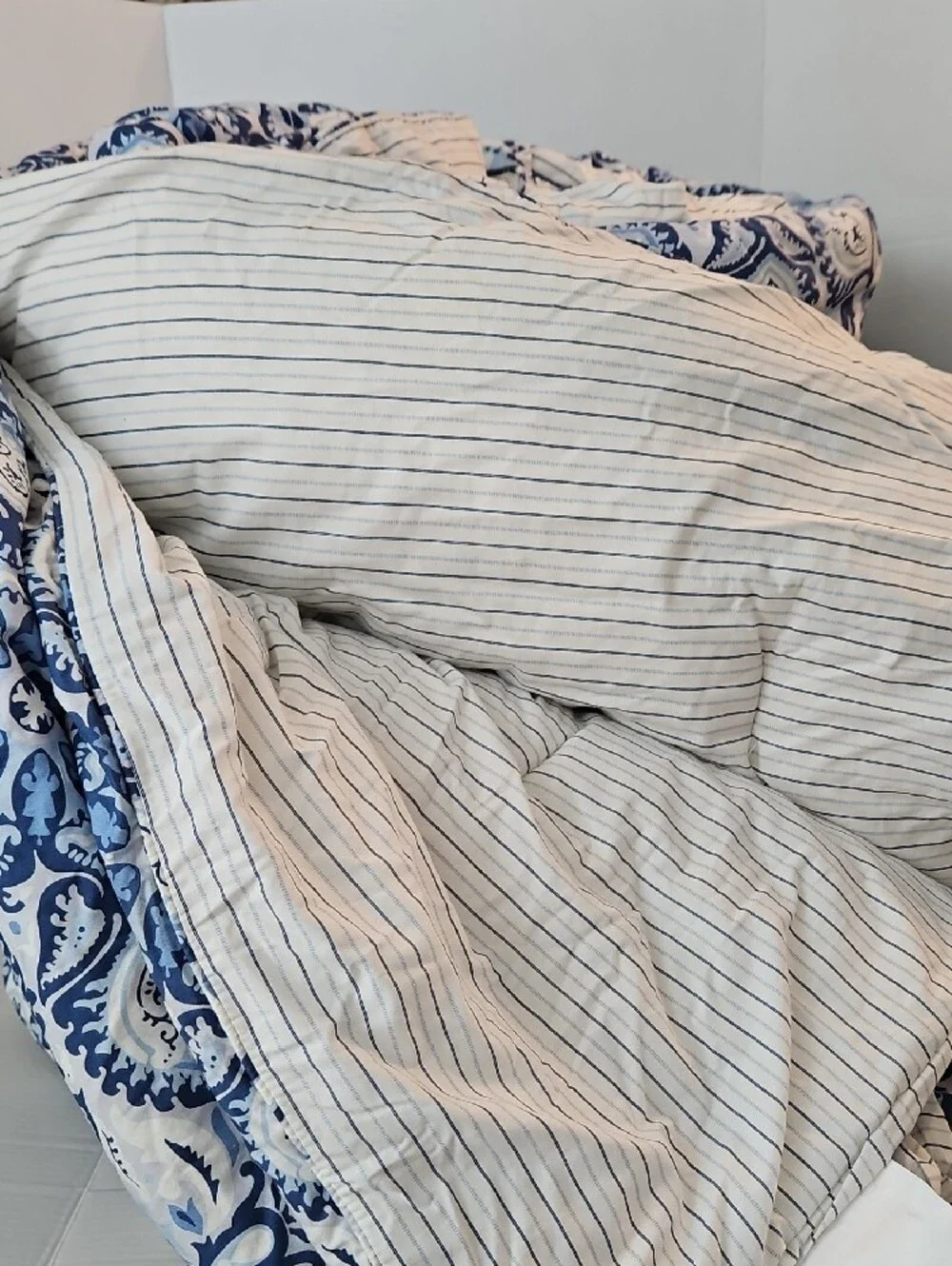 Lauren Ralph Lauren Porcelain Blue Medallion Reversible Cotton King Comforter